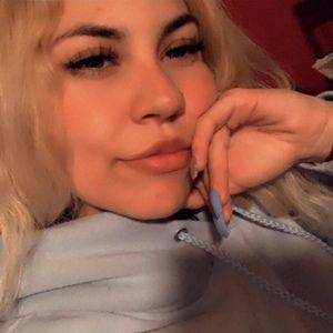 Meet your Posher, Larissa Rene! ఌ